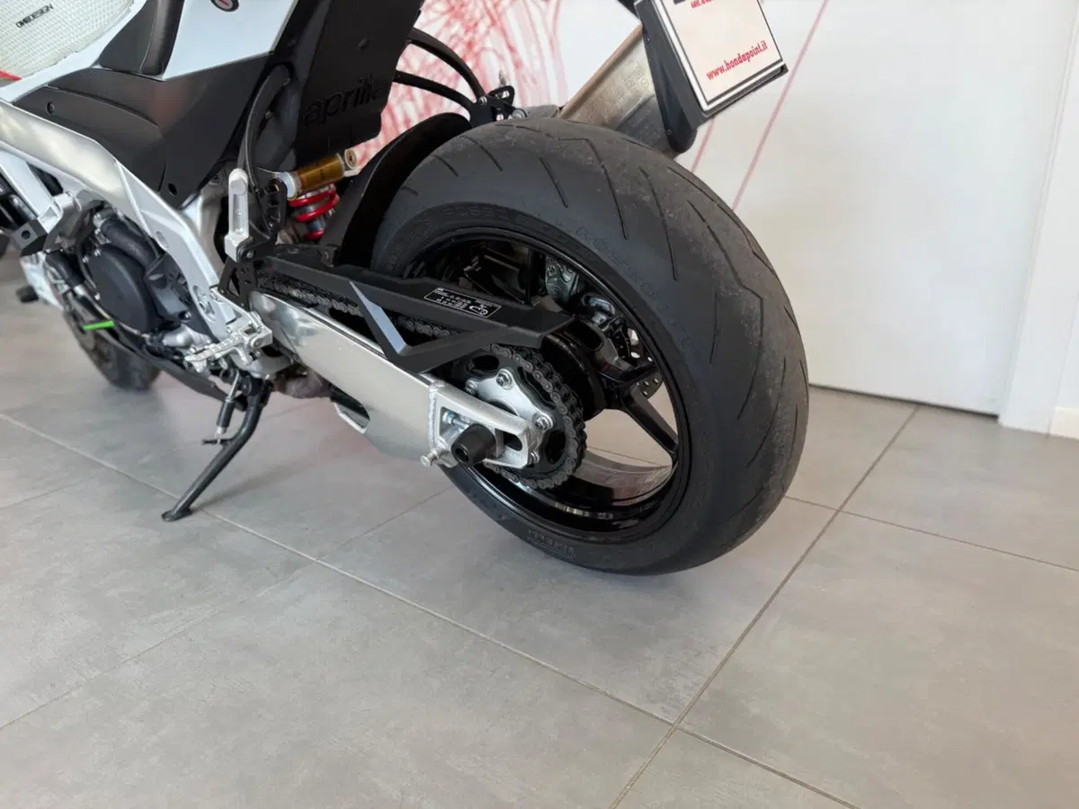 Aprilia Tuono V4 (2021 - 24) (15)