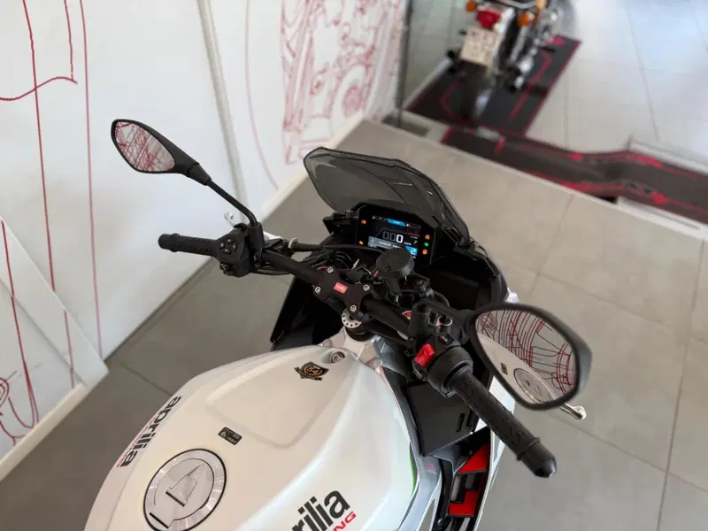 Aprilia Tuono V4 (2021 - 24) (8)