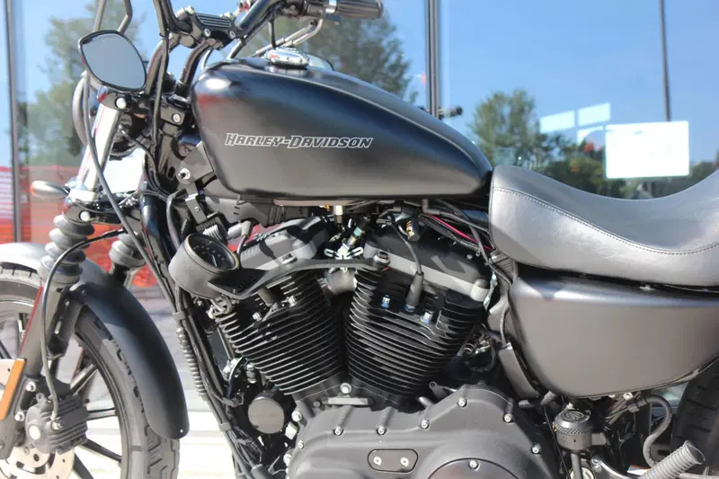 Harley-Davidson 883 Iron (2009 - 11) - XL 883N (6)