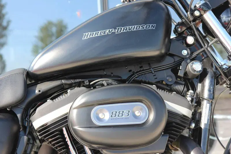 Harley-Davidson 883 Iron (2009 - 11) - XL 883N (5)