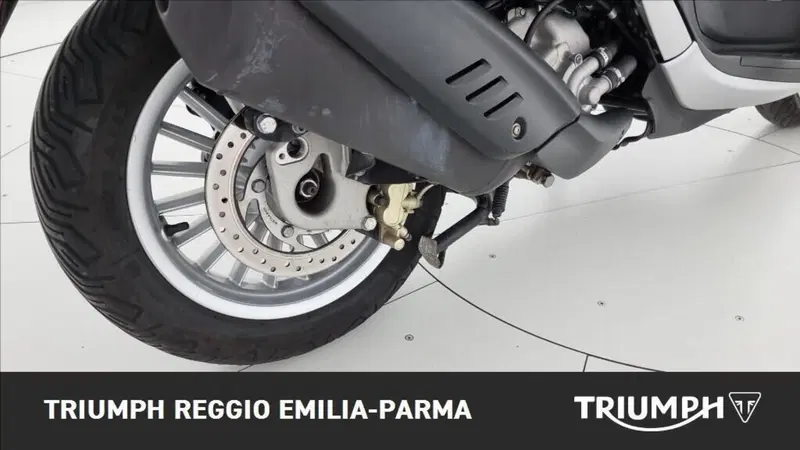 Piaggio Beverly 300 i.e. ABS-ASR (2016 - 20) (17)