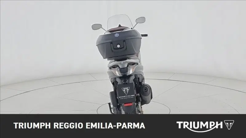 Piaggio Beverly 300 i.e. ABS-ASR (2016 - 20) (2)