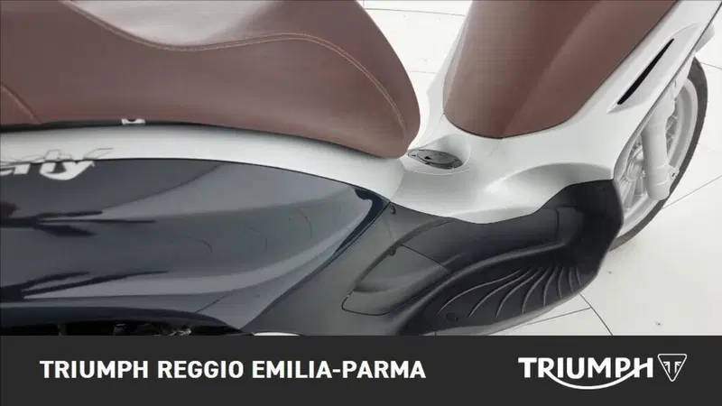 Piaggio Beverly 300 i.e. ABS-ASR (2016 - 20) (19)