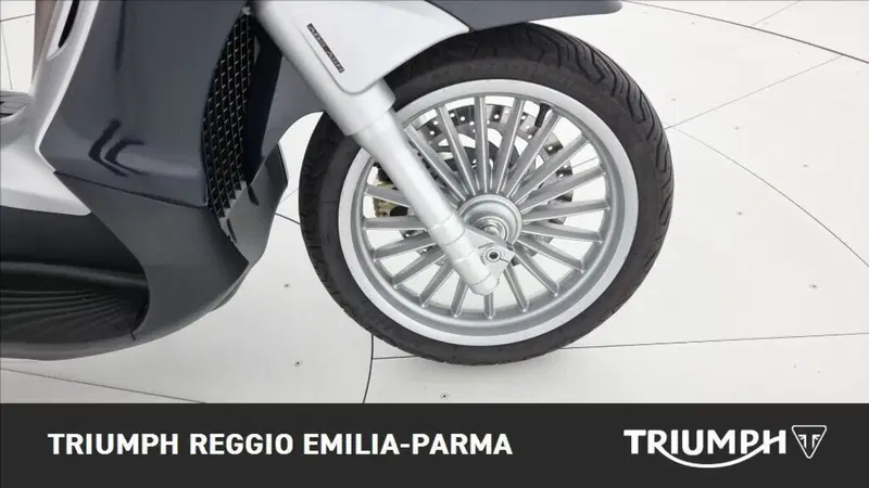 Piaggio Beverly 300 i.e. ABS-ASR (2016 - 20) (20)