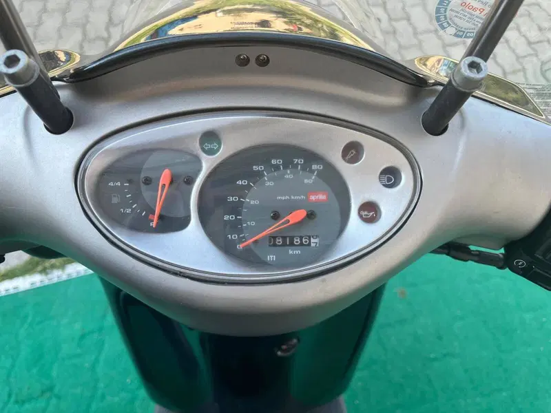 Aprilia Scarabeo 50 (2002 - 03) (4)