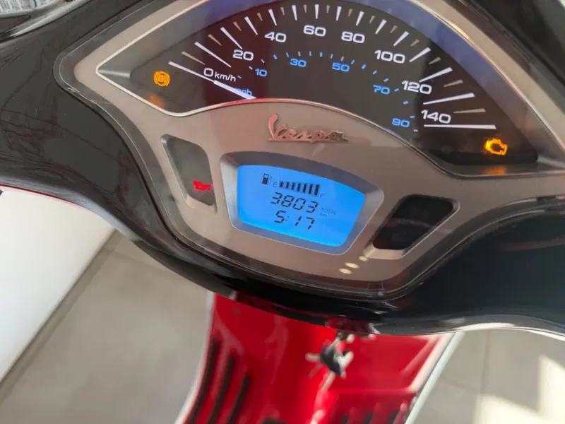 Vespa Primavera 125 Disney Mickey Mouse Edition by Vespa (2023 - 24) (7)