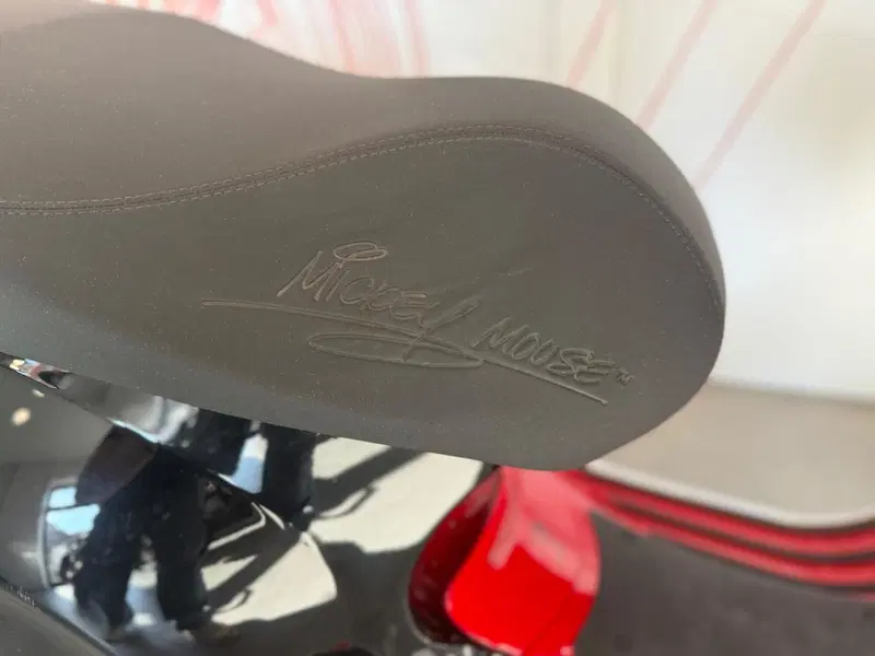 Vespa Primavera 125 Disney Mickey Mouse Edition by Vespa (2023 - 24) (12)