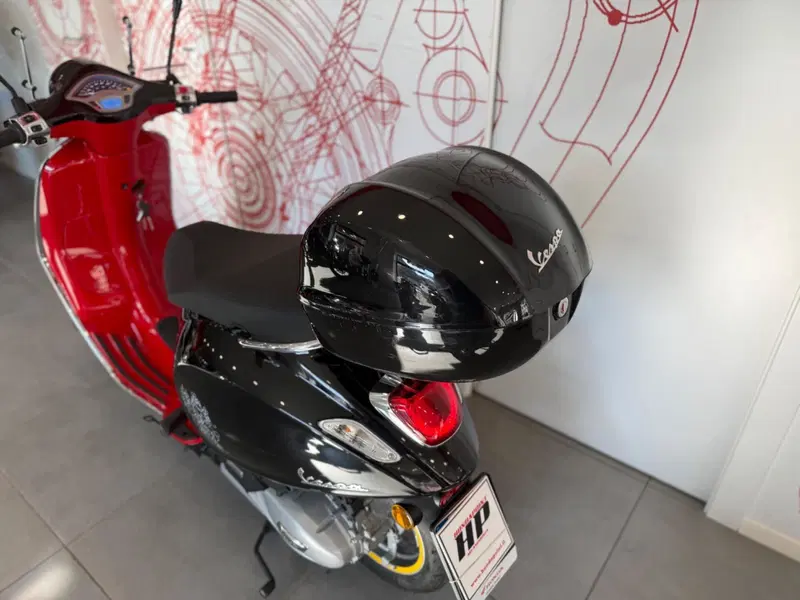 Vespa Primavera 125 Disney Mickey Mouse Edition by Vespa (2023 - 24) (18)