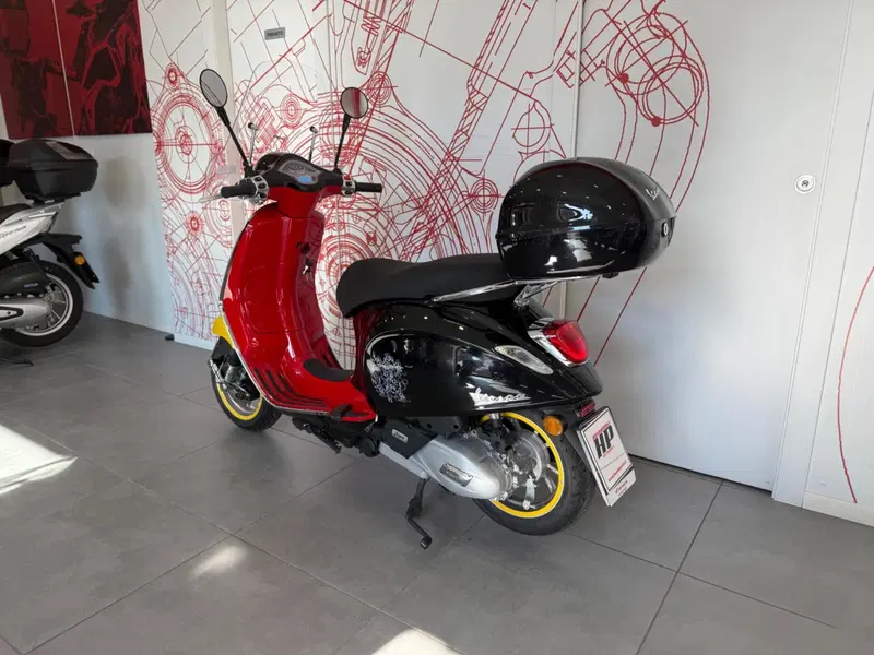 Vespa Primavera 125 Disney Mickey Mouse Edition by Vespa (2023 - 24) (6)