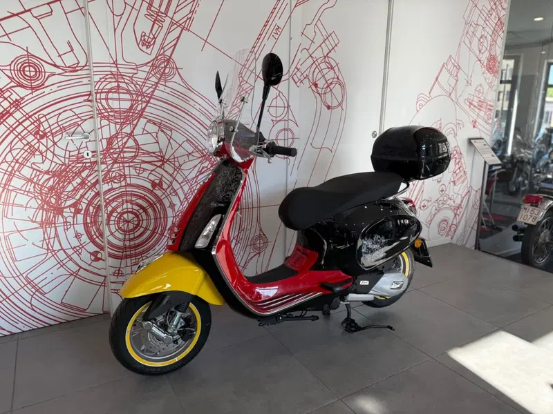 Vespa Primavera 125 Disney Mickey Mouse Edition by Vespa (2023 - 24) (5)