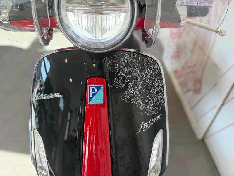 Vespa Primavera 125 Disney Mickey Mouse Edition by Vespa (2023 - 24) (11)
