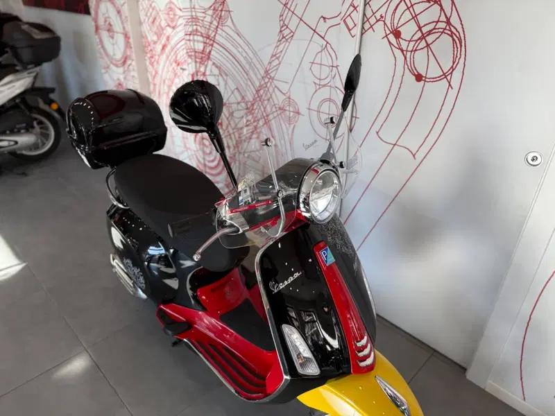 Vespa Primavera 125 Disney Mickey Mouse Edition by Vespa (2023 - 24) (10)
