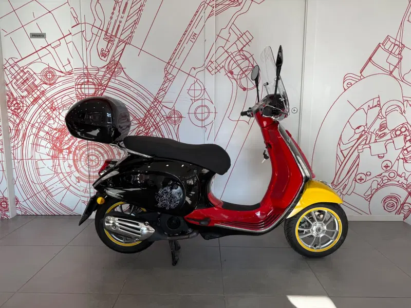 Vespa Primavera 125 Disney Mickey Mouse Edition by Vespa (2023 - 24)
