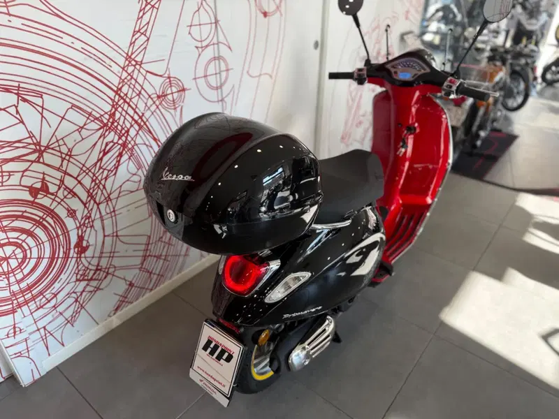 Vespa Primavera 125 Disney Mickey Mouse Edition by Vespa (2023 - 24) (14)