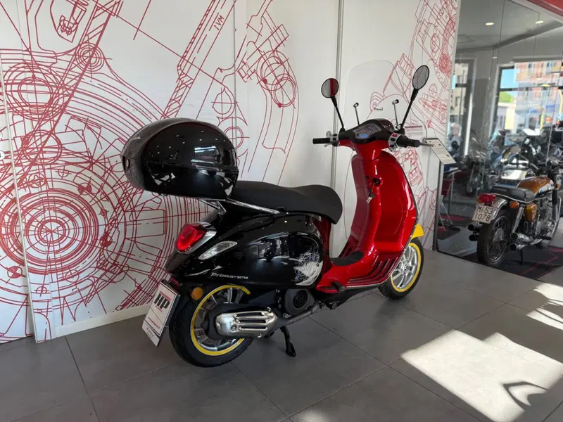 Vespa Primavera 125 Disney Mickey Mouse Edition by Vespa (2023 - 24) (3)