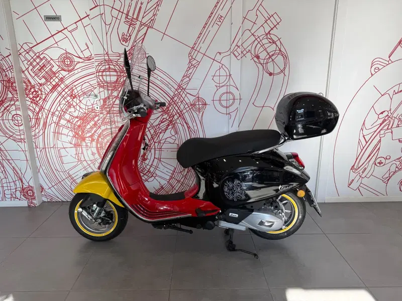 Vespa Primavera 125 Disney Mickey Mouse Edition by Vespa (2023 - 24) (4)