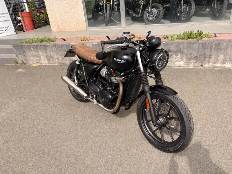 Triumph Street Twin 900 (2016) (2)