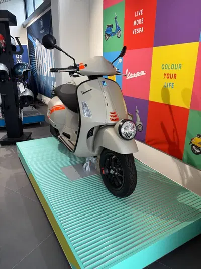 Vespa GTV 300 Hpe (2023 - 25) nuova