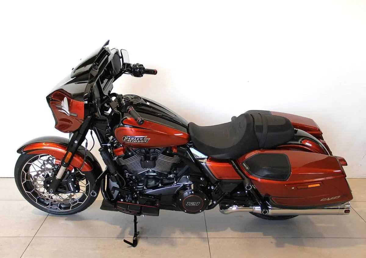 Harley-Davidson CVO Street Glide (2023) (13)