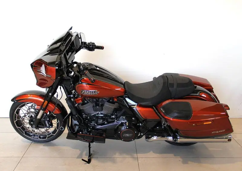 Harley-Davidson CVO Street Glide (2023) (13)