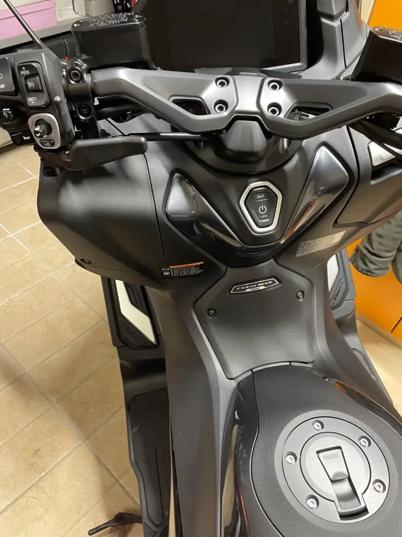 Yamaha T-Max 560 Tech Max (2022 - 24) (4)