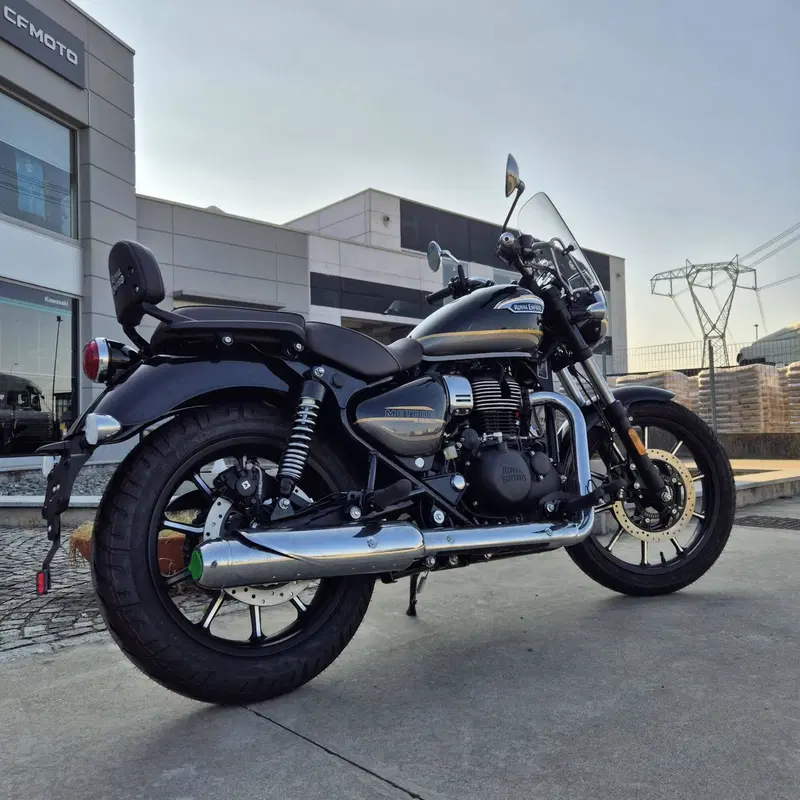 Royal Enfield Meteor 350 Aurora (2024 - 26) (2)