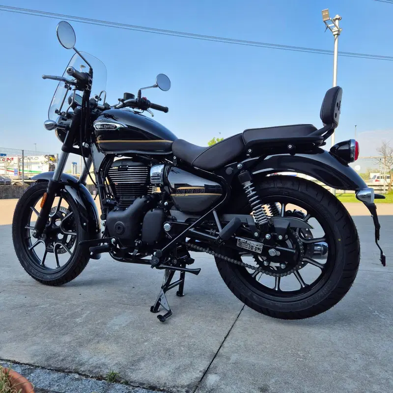 Royal Enfield Meteor 350 Aurora (2024 - 26) (3)