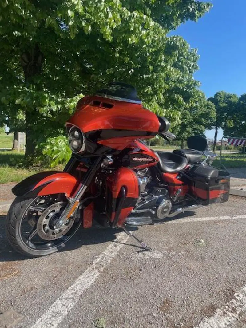 Harley-Davidson 114 Street Glide Special (2019 - 20) - FLHXS (2)