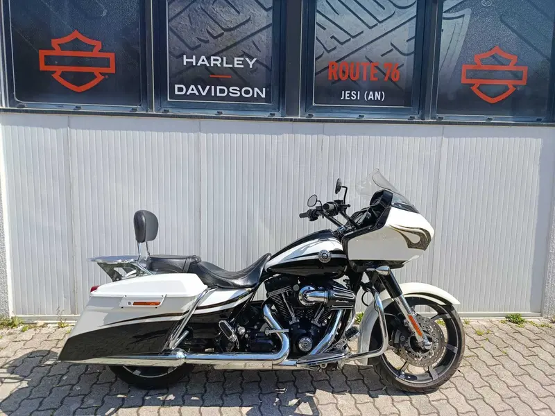 Harley-Davidson 1800 Road Glide Custom (2013) - FLTRXSE