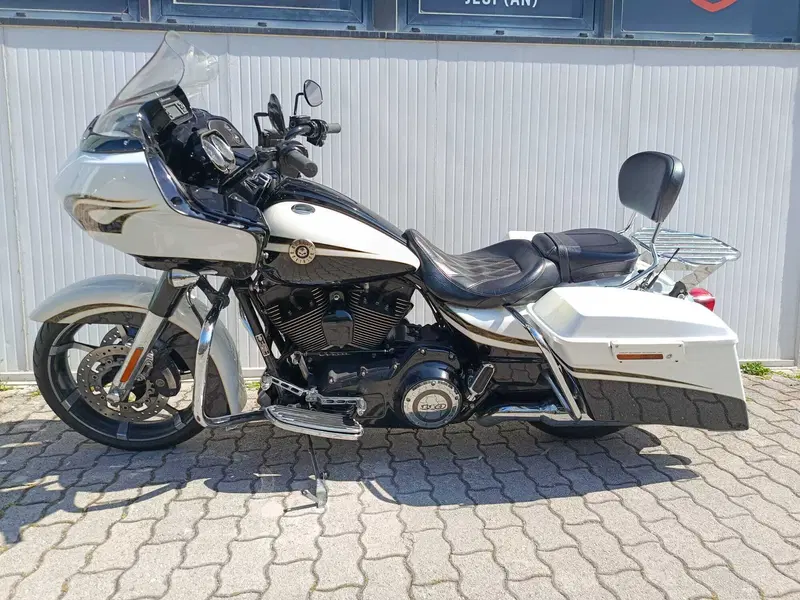 Harley-Davidson 1800 Road Glide Custom (2013) - FLTRXSE (3)