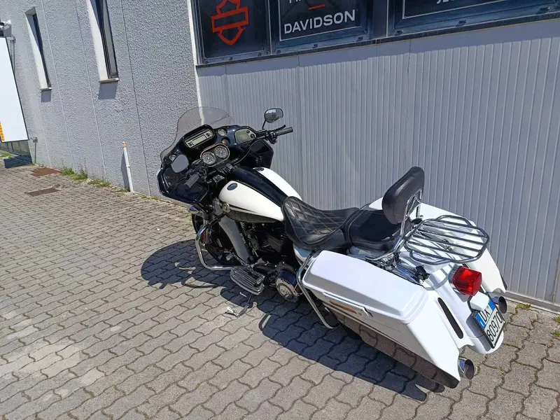 Harley-Davidson 1800 Road Glide Custom (2013) - FLTRXSE (2)