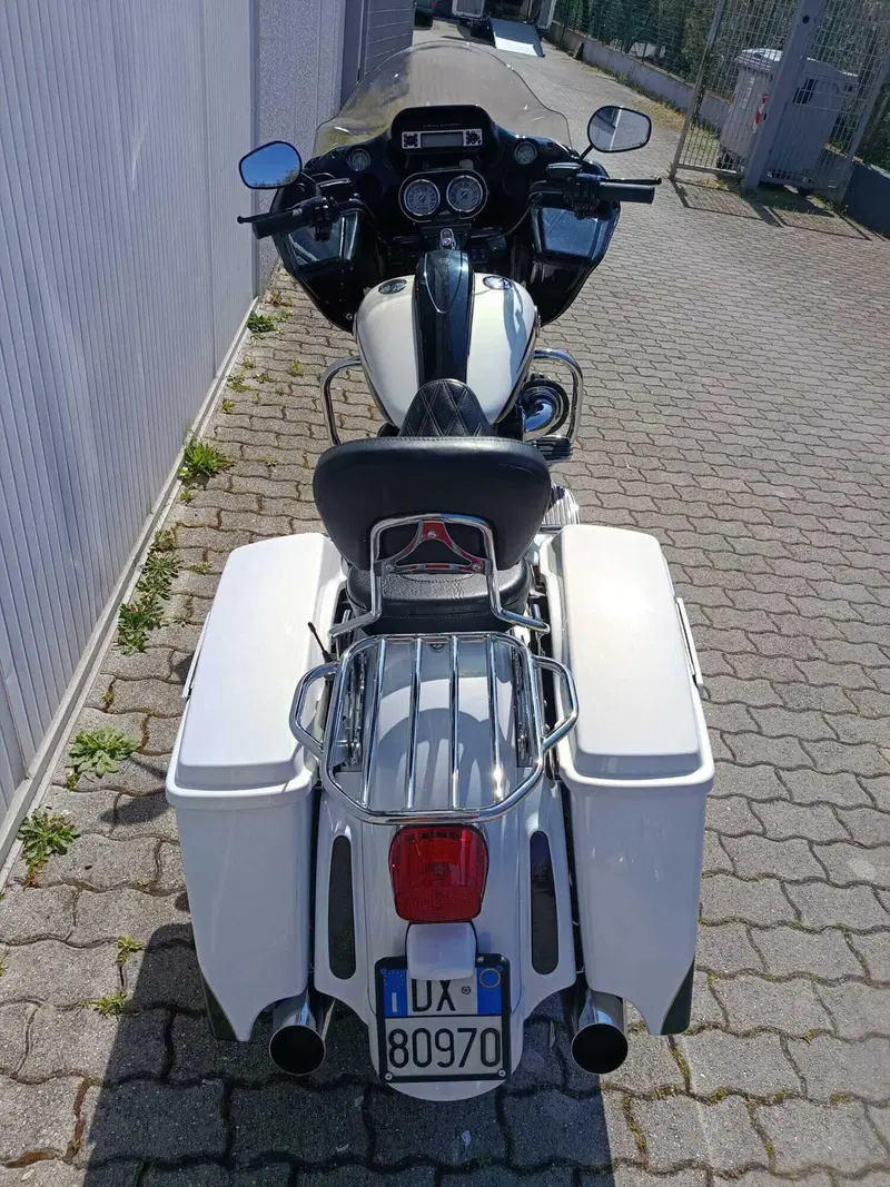 Harley-Davidson 1800 Road Glide Custom (2013) - FLTRXSE (8)