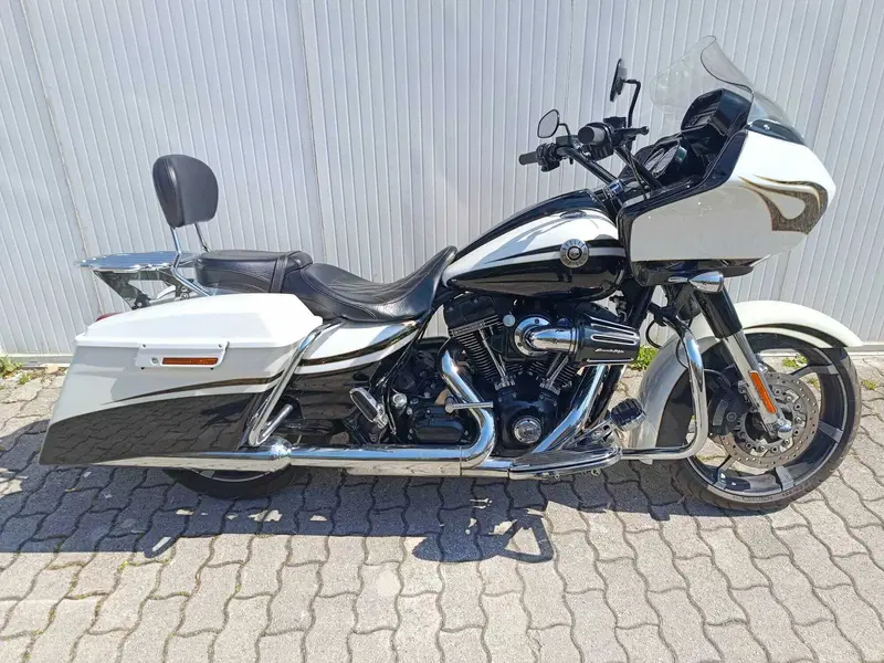 Harley-Davidson 1800 Road Glide Custom (2013) - FLTRXSE (10)