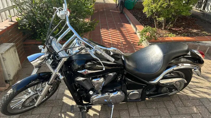 Kawasaki Vulcan VN 900 Custom (2006 - 09) (2)