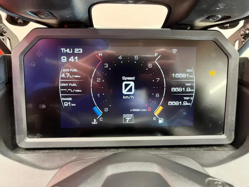 Yamaha T-Max 560 (2022 - 24) (5)