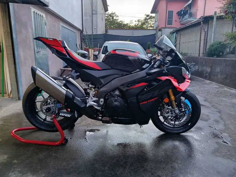 Aprilia RSV4 1100 Factory (2025 - 26) (6)