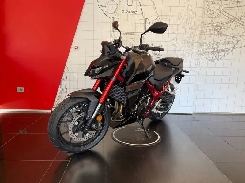 Honda CB 750 Hornet (2026) (4)