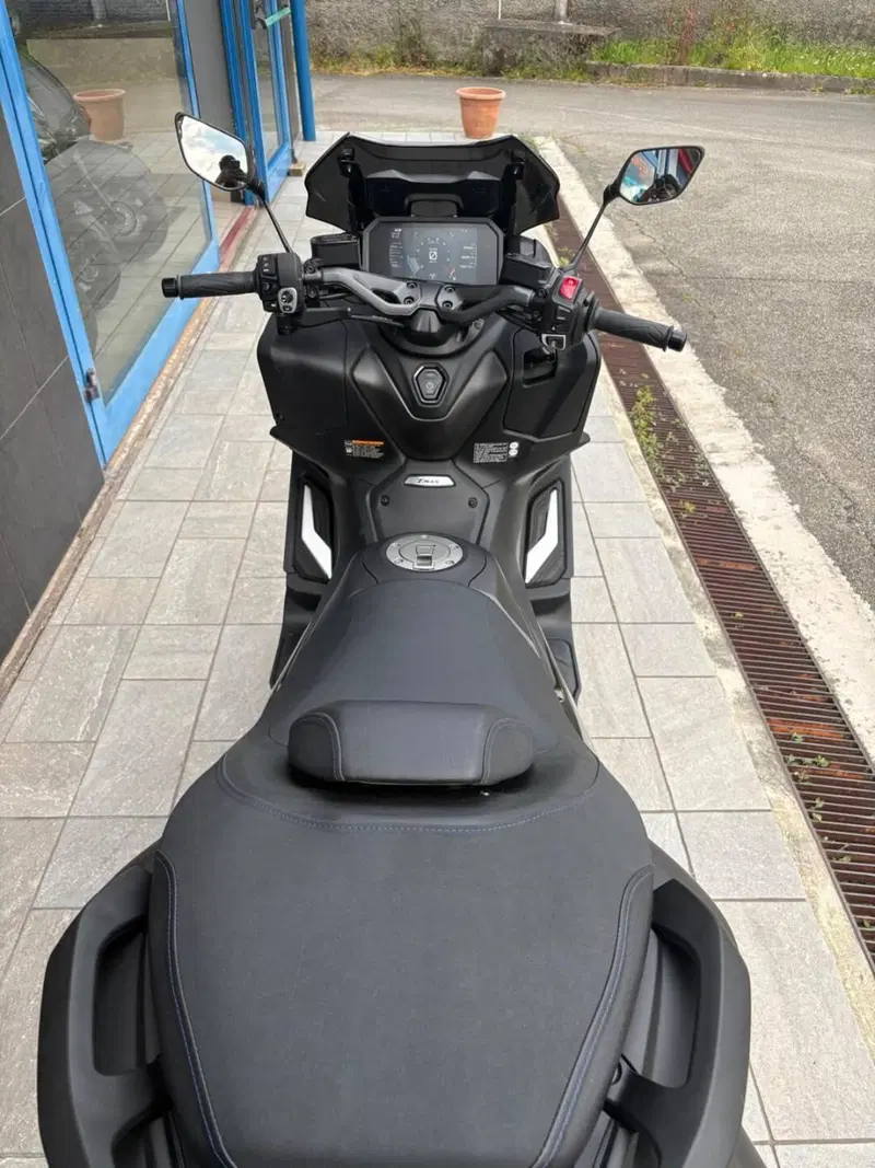 Yamaha T-Max 560 (2022 - 24) (3)