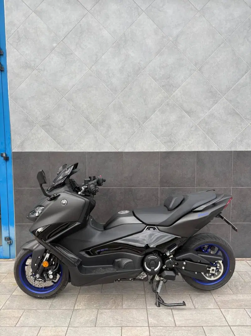 Yamaha T-Max 560 (2022 - 24) (4)