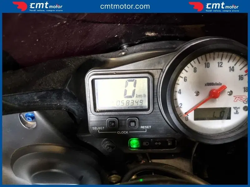 Yamaha YZF R6 (2003 - 04) (5)