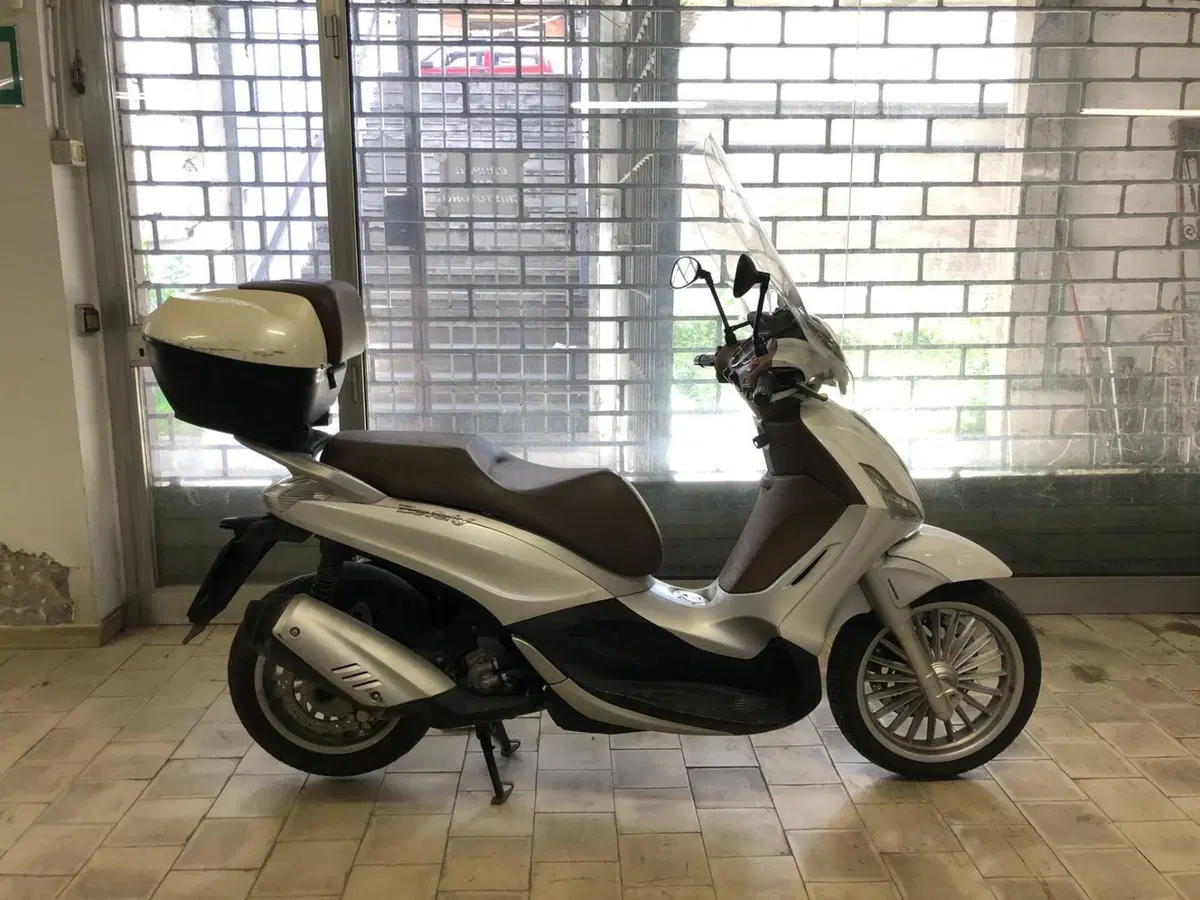 Piaggio Beverly 300 i.e. ABS-ASR (2016 - 20) (3)