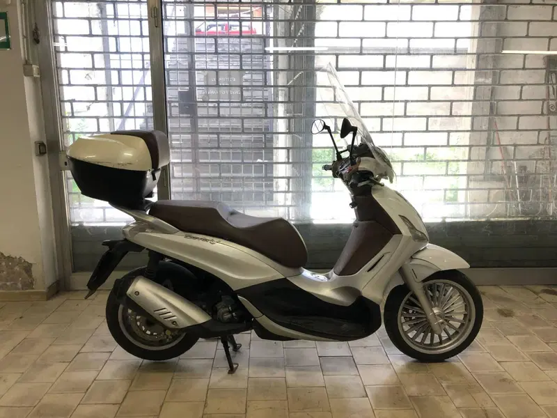 Piaggio Beverly 300 i.e. ABS-ASR (2016 - 20) (3)