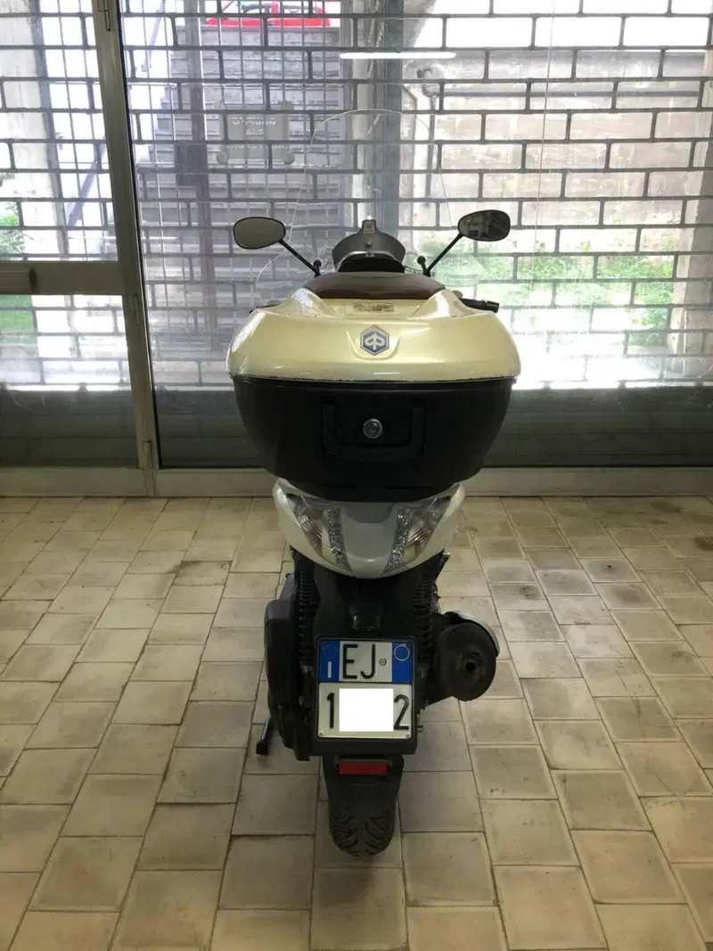 Piaggio Beverly 300 i.e. ABS-ASR (2016 - 20) (4)