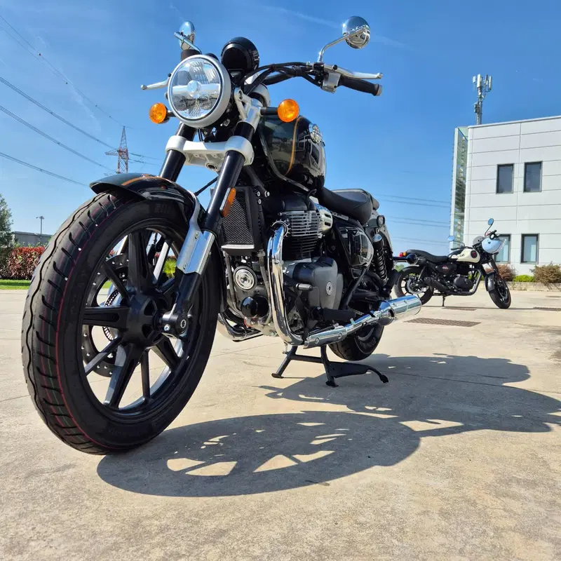 Royal Enfield Super Meteor 650 (2023 - 26) (4)