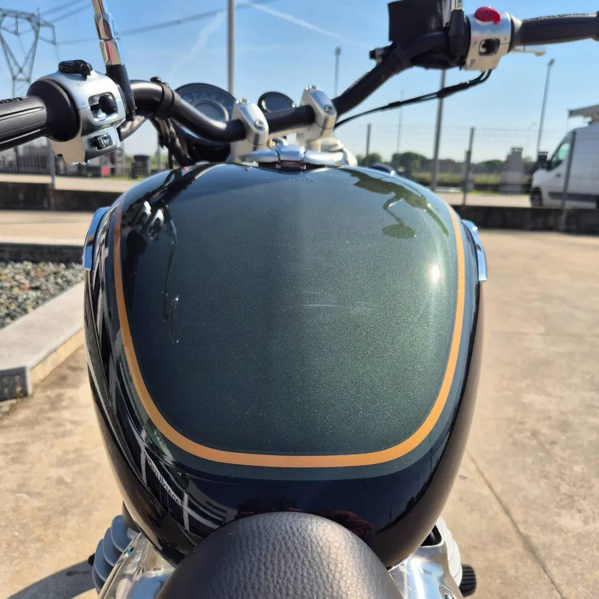 Royal Enfield Super Meteor 650 (2023 - 26) (7)