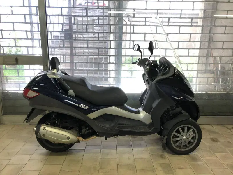Piaggio MP3 300 (2010 - 11)