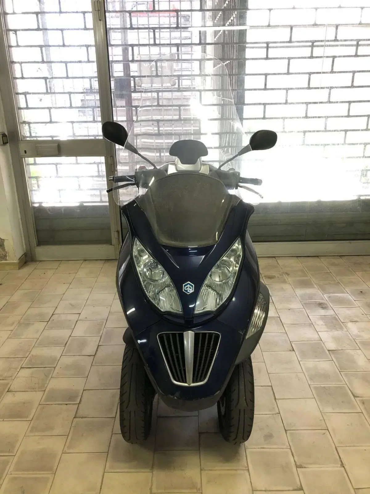 Piaggio MP3 300 (2010 - 11) (2)