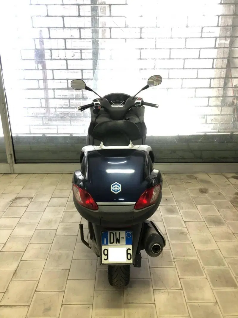 Piaggio MP3 300 (2010 - 11) (4)