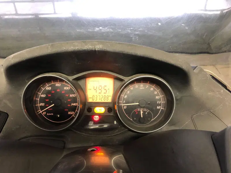 Piaggio MP3 300 (2010 - 11) (5)