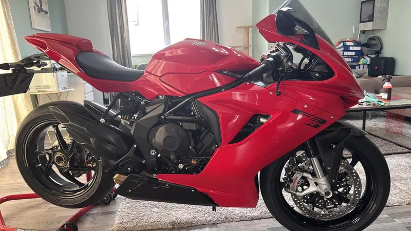 MV Agusta F3 800 R (2023 - 25) (2)